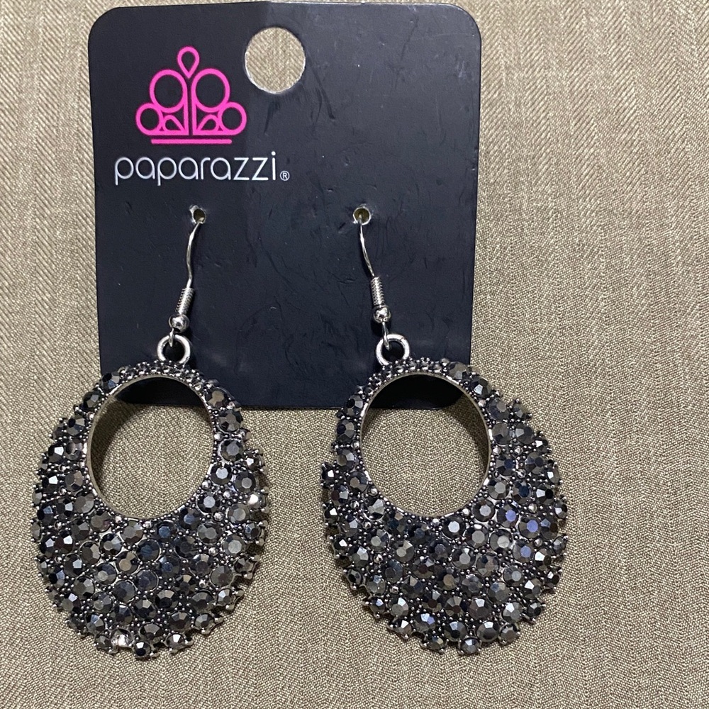 Paparazzi Earrings - Picture 2 of 5